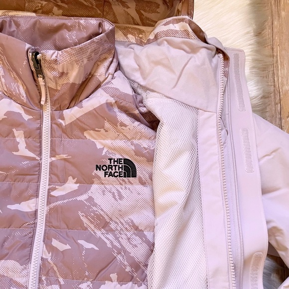 The North Face Women’s Garner TriClimate 3 In 1 Jacket - Picture 9 of 14